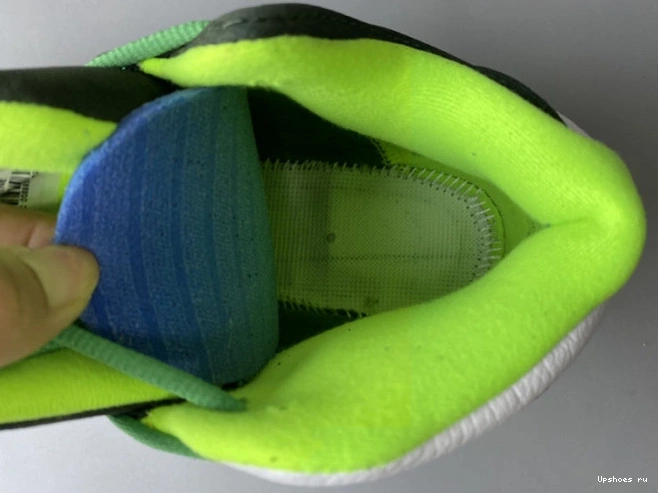 AIR AR4390-313 Ducks Retro 13 Oregon PE Jordan 0917